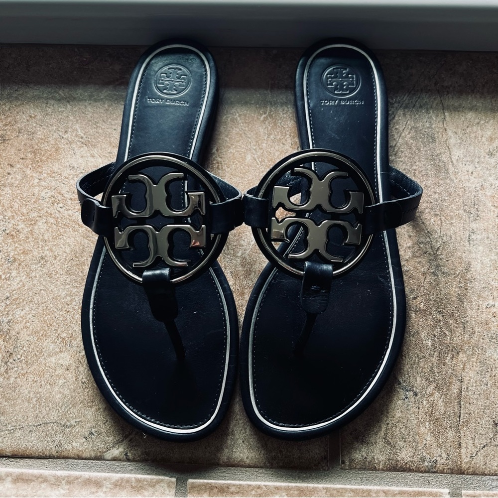 VGUC Navy Blue Tory Burch Millers Size 9